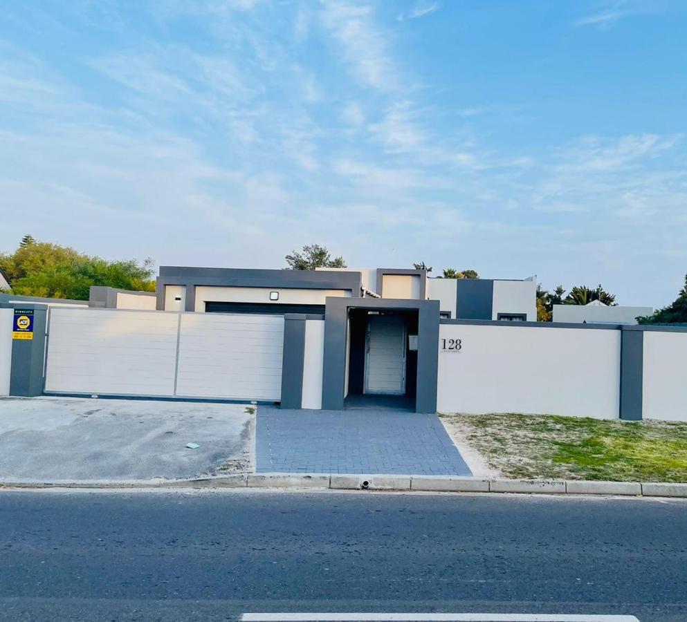 Cozier Glitz Villa Cape Town Exterior photo