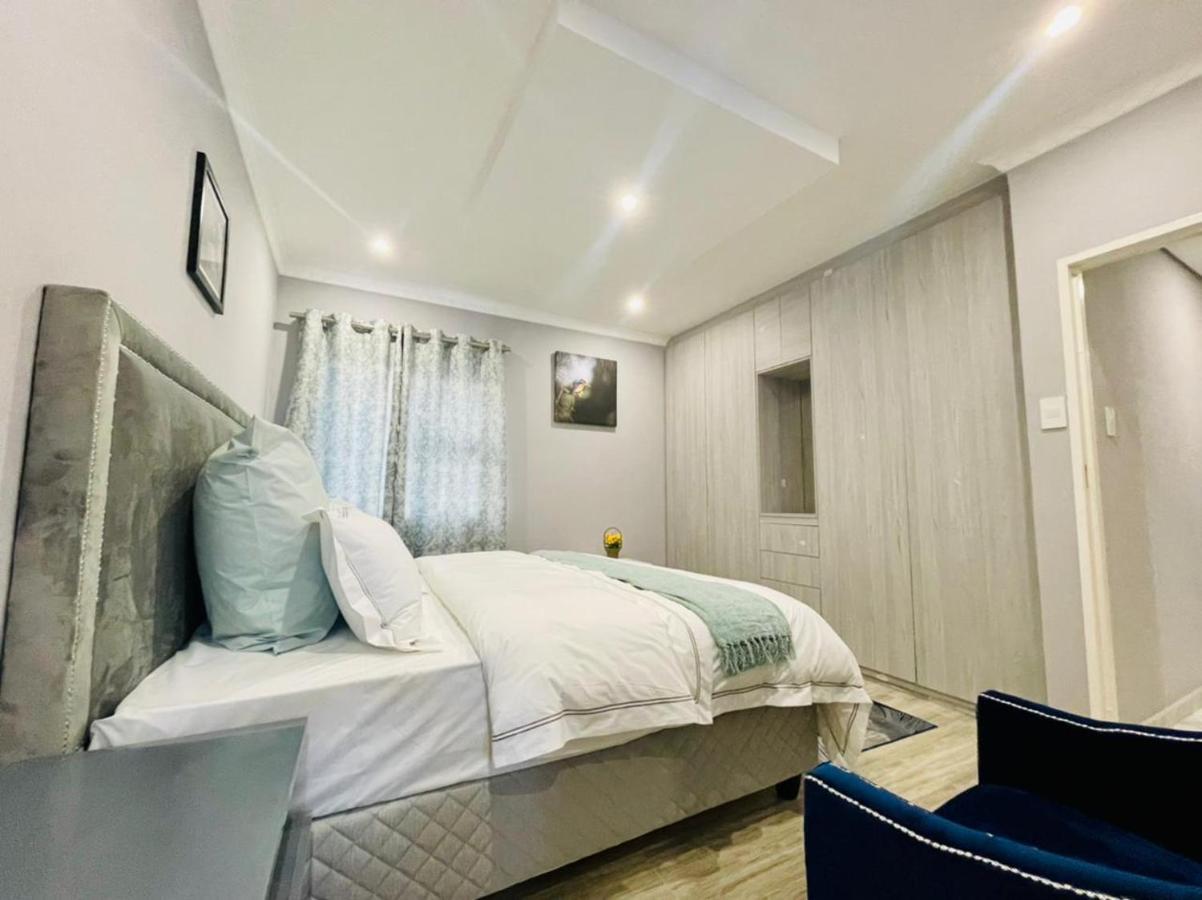 Cozier Glitz Villa Cape Town Exterior photo