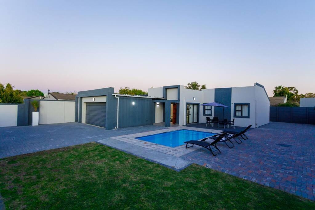 Cozier Glitz Villa Cape Town Exterior photo